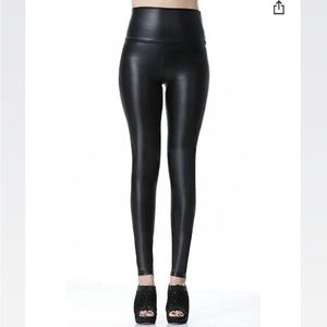 NWOT Everbellus Faux Leather Leggings
